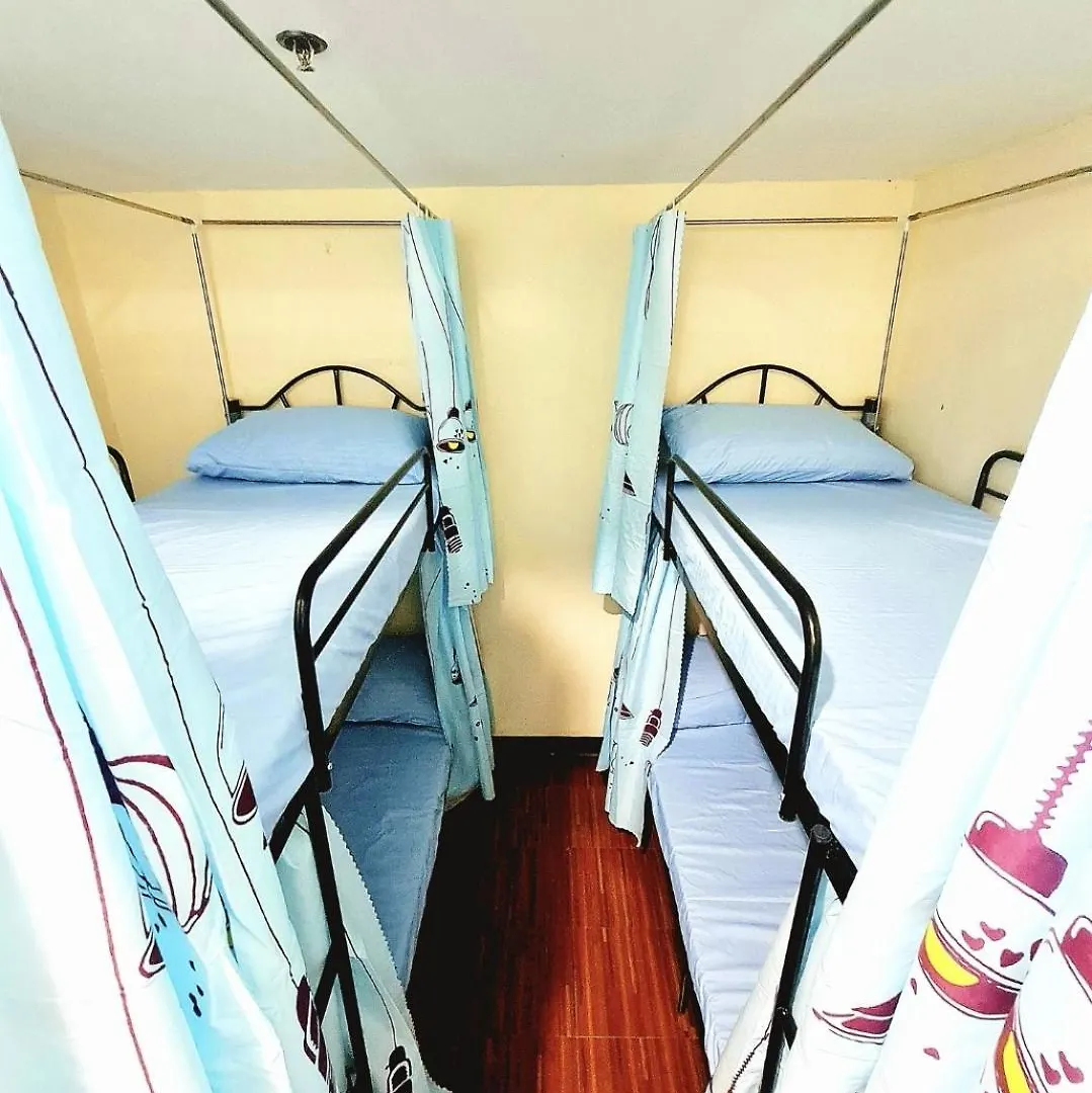 Bunk-Mates Transient House Hostel Manila